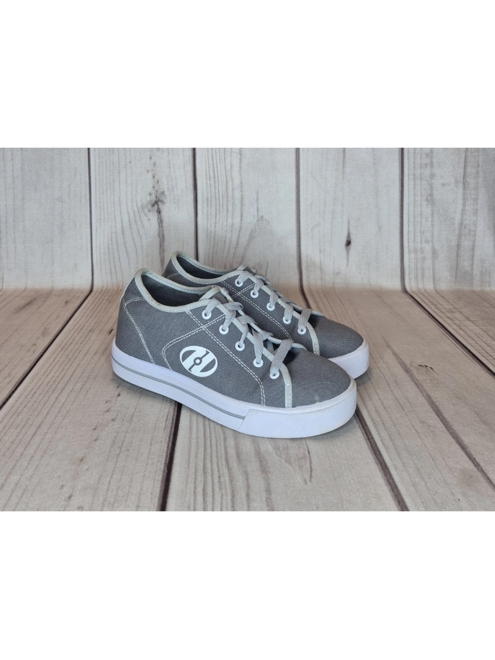 Heelys Youth Size 5 Pro 20 Gray Canvas Lace-Up Low Wheel Skate Shoes